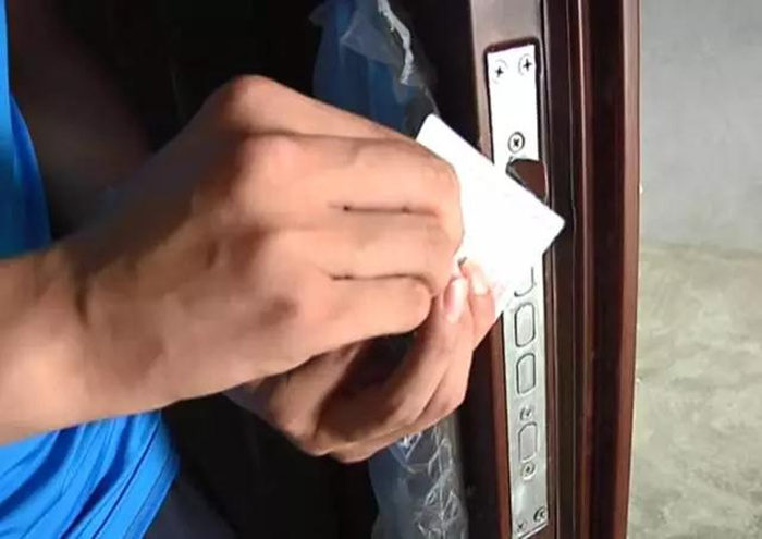有一种防盗，叫小偷拿我没办法！不再怕小偷用塑料瓶开防盗门了 ！